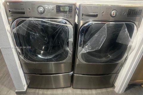 Condo in Miami, Florida, 3 bedrooms  № 1943245 - photo 4