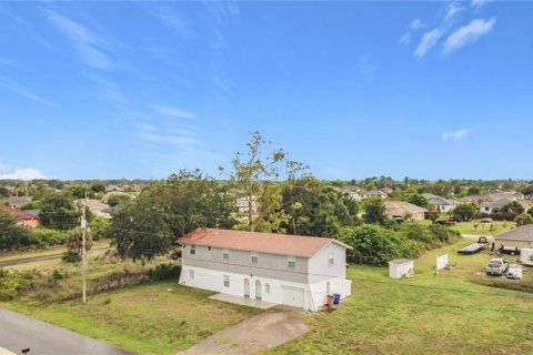 House in Lehigh Acres, Florida 4 bedrooms, 207.82 sq.m. № 2109910 - photo 4