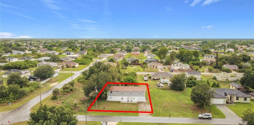 House in Lehigh Acres, Florida 4 bedrooms, 207.82 sq.m. № 2109910