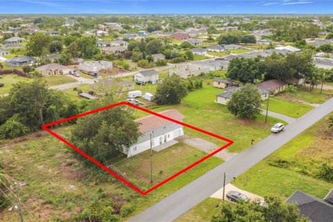 House in Lehigh Acres, Florida 4 bedrooms, 207.82 sq.m. № 2109910 - photo 3