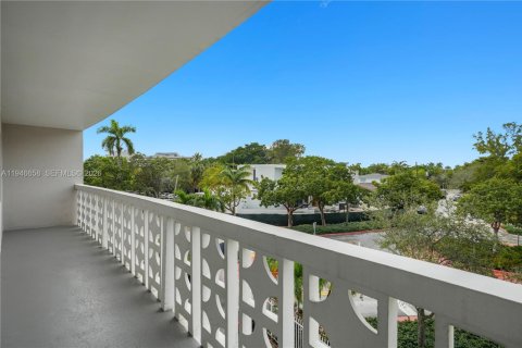 Condo in Miami Beach, Florida, 2 bedrooms  № 2002894 - photo 18