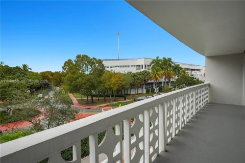 Condo in Miami Beach, Florida, 2 bedrooms  № 2002894 - photo 15