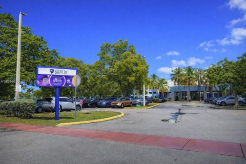 Condo in Miami Beach, Florida, 2 bedrooms  № 2002894 - photo 21