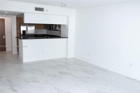 Apartment in Miami, Florida 1 bedroom, 70.33 sq.m. № 2017484 - photo 2