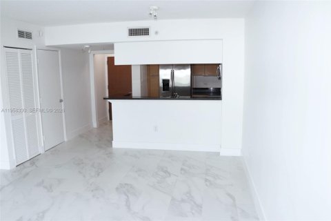 Apartment in Miami, Florida 1 bedroom, 70.33 sq.m. № 2017484 - photo 3