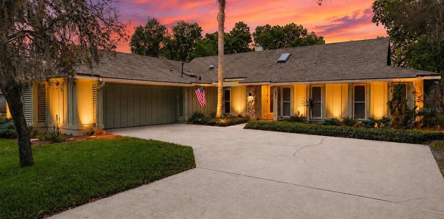 House in New Smyrna Beach, Florida 4 bedrooms, 226.4 sq.m. № 2318946