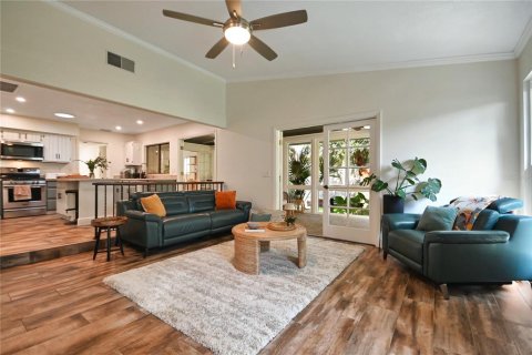 House in New Smyrna Beach, Florida 4 bedrooms, 226.4 sq.m. № 2318946 - photo 17
