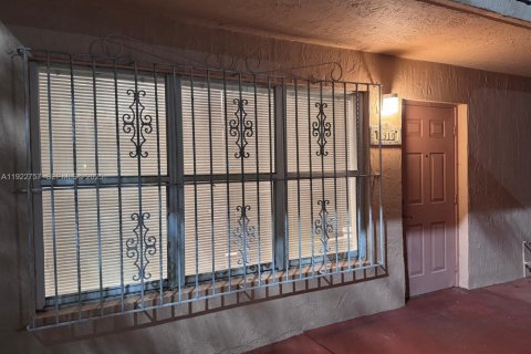 Touwnhouse à louer à Miami, Floride: 3 chambres, 109.62 m2 № 1976709 - photo 7