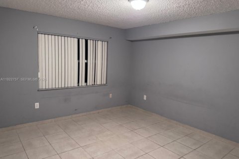 Touwnhouse à louer à Miami, Floride: 3 chambres, 109.62 m2 № 1976709 - photo 16