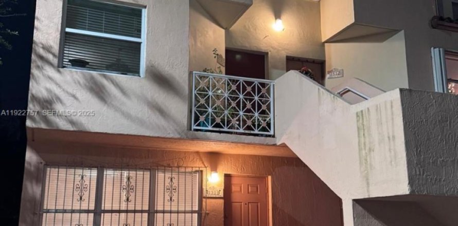Touwnhouse à Miami, Floride 3 chambres, 109.62 m2 № 1976709
