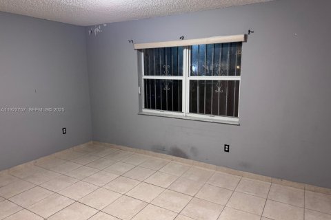 Touwnhouse à louer à Miami, Floride: 3 chambres, 109.62 m2 № 1976709 - photo 13