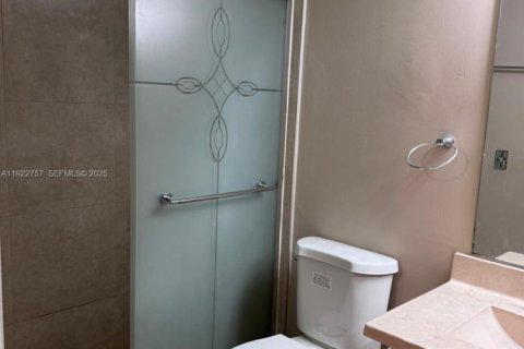 Touwnhouse à louer à Miami, Floride: 3 chambres, 109.62 m2 № 1976709 - photo 15