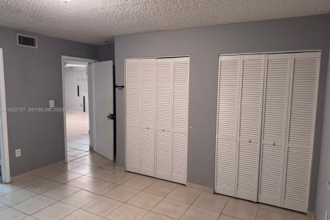 Touwnhouse à louer à Miami, Floride: 3 chambres, 109.62 m2 № 1976709 - photo 11