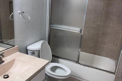 Touwnhouse à louer à Miami, Floride: 3 chambres, 109.62 m2 № 1976709 - photo 12