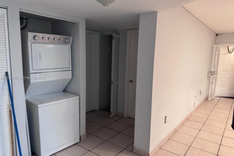 Touwnhouse à louer à Miami, Floride: 3 chambres, 109.62 m2 № 1976709 - photo 4