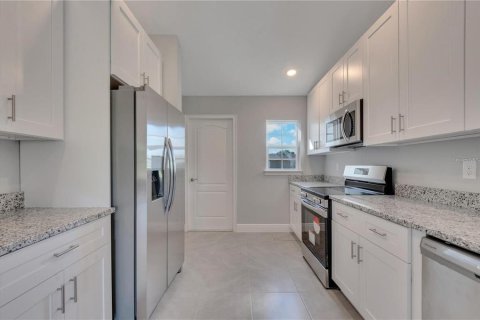 Casa en venta en Kissimmee, Florida, 4 dormitorios, 168.25 m2 № 1915309 - foto 8