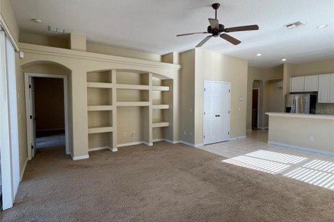 House in Davenport, Florida 5 bedrooms, 269.51 sq.m. № 2095228 - photo 15