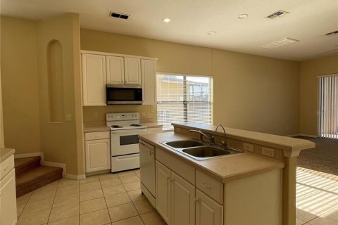 House in Davenport, Florida 5 bedrooms, 269.51 sq.m. № 2095228 - photo 13