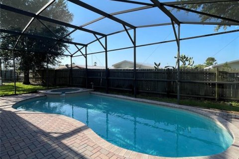 House in Davenport, Florida 5 bedrooms, 269.51 sq.m. № 2095228 - photo 5