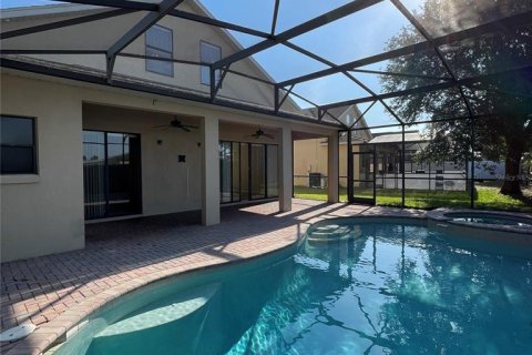 House in Davenport, Florida 5 bedrooms, 269.51 sq.m. № 2095228 - photo 6