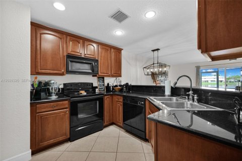 Adosado en venta en Tamarac, Florida, 2 dormitorios, 107.3 m2 № 2089623 - foto 2