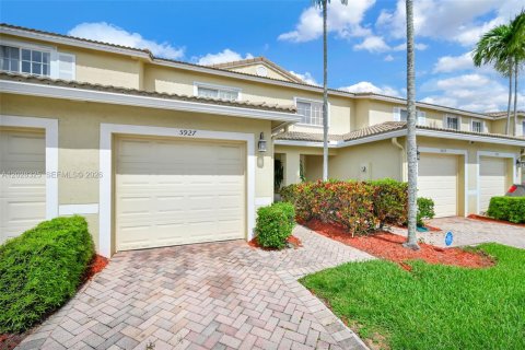 Adosado en Tamarac, Florida 2 dormitorios, 107.3 m2 № 2089623