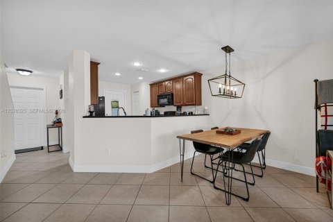 Adosado en venta en Tamarac, Florida, 2 dormitorios, 107.3 m2 № 2089623 - foto 4
