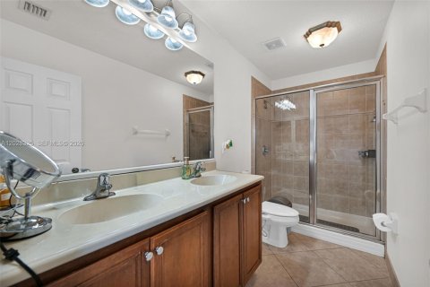 Adosado en venta en Tamarac, Florida, 2 dormitorios, 107.3 m2 № 2089623 - foto 11