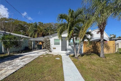 Casa en venta en Oakland Park, Florida, 2 dormitorios, 77.67 m2 № 1999742 - foto 2