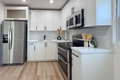 Casa en venta en Oakland Park, Florida, 2 dormitorios, 77.67 m2 № 1999742 - foto 6