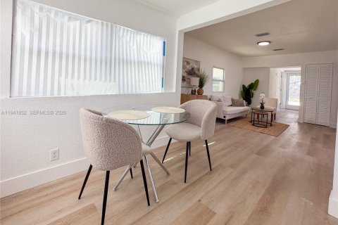 Casa en venta en Oakland Park, Florida, 2 dormitorios, 77.67 m2 № 1999742 - foto 4