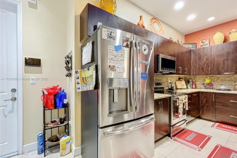 Touwnhouse à vendre à Pembroke Pines, Floride: 4 chambres, 261.61 m2 № 1697316 - photo 13
