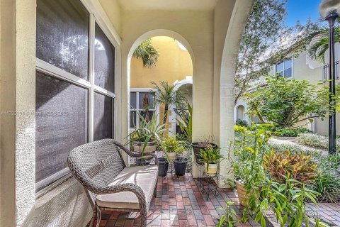 Touwnhouse à vendre à Pembroke Pines, Floride: 4 chambres, 261.61 m2 № 1697316 - photo 3
