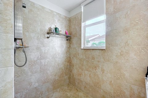 Touwnhouse à vendre à Pembroke Pines, Floride: 4 chambres, 261.61 m2 № 1697316 - photo 21