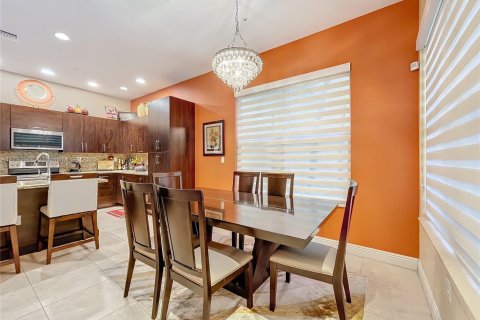 Touwnhouse à vendre à Pembroke Pines, Floride: 4 chambres, 261.61 m2 № 1697316 - photo 8