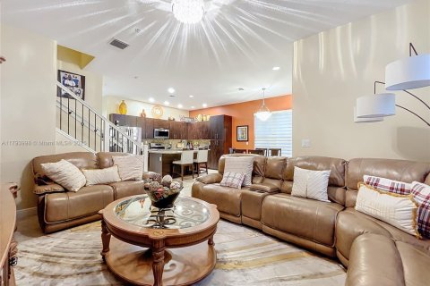 Touwnhouse à vendre à Pembroke Pines, Floride: 4 chambres, 261.61 m2 № 1697316 - photo 4