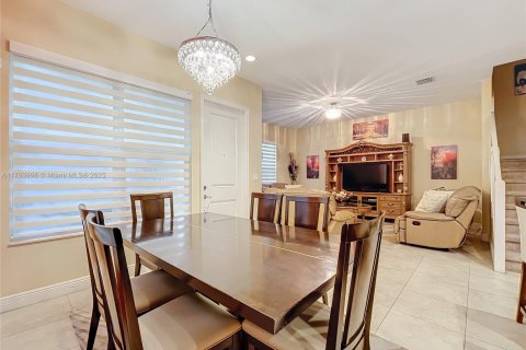 Touwnhouse à vendre à Pembroke Pines, Floride: 4 chambres, 261.61 m2 № 1697316 - photo 7
