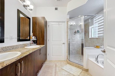 Touwnhouse à vendre à Pembroke Pines, Floride: 4 chambres, 261.61 m2 № 1697316 - photo 24