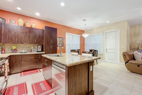 Touwnhouse à vendre à Pembroke Pines, Floride: 4 chambres, 261.61 m2 № 1697316 - photo 10