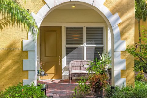 Touwnhouse à vendre à Pembroke Pines, Floride: 4 chambres, 261.61 m2 № 1697316 - photo 2