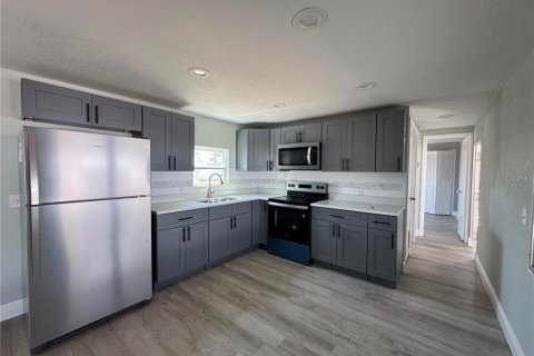 Villa ou maison à louer à Holiday, Floride: 2 chambres, 62.43 m2 № 2399426 - photo 6
