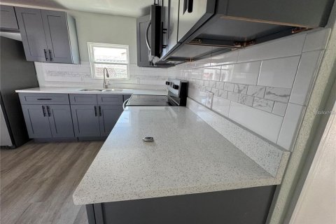 Villa ou maison à louer à Holiday, Floride: 2 chambres, 62.43 m2 № 2399426 - photo 8