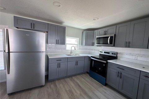 Villa ou maison à louer à Holiday, Floride: 2 chambres, 62.43 m2 № 2399426 - photo 7