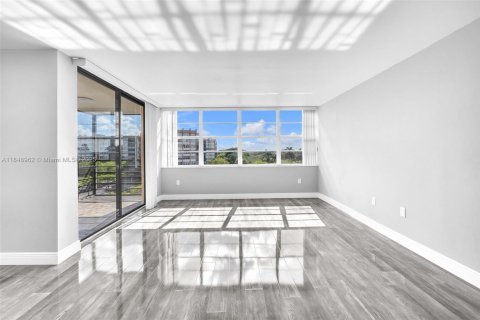 Condominio en venta en Pembroke Pines, Florida, 2 dormitorios, 104.05 m2 № 1932193 - foto 7