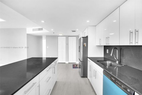 Condominio en venta en Pembroke Pines, Florida, 2 dormitorios, 104.05 m2 № 1932193 - foto 4