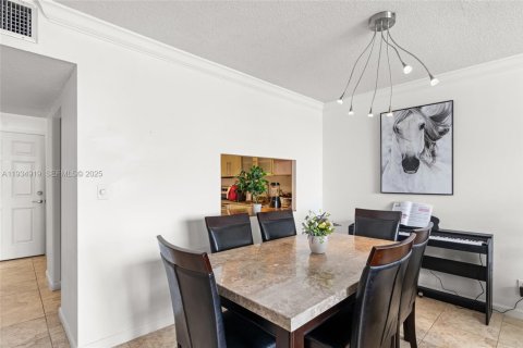 Condo in Miami, Florida, 1 bedroom  № 1993111 - photo 6