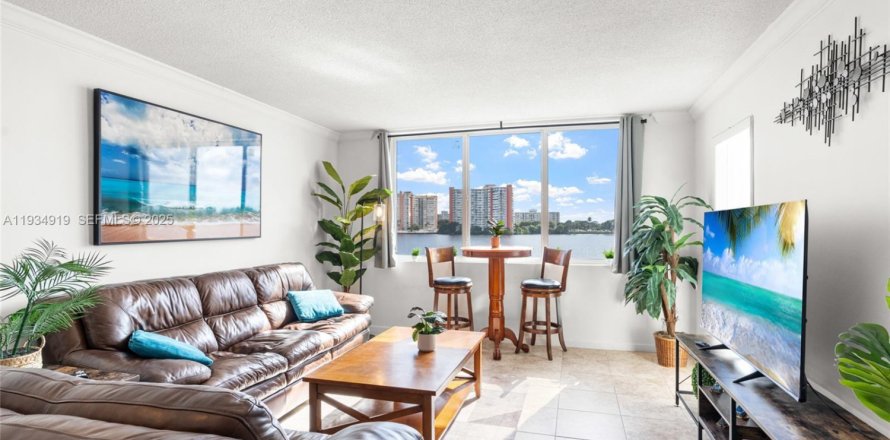 Condo in Miami, Florida, 1 bedroom  № 1993111