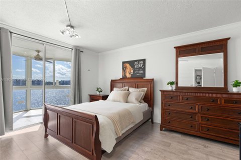 Condo in Miami, Florida, 1 bedroom  № 1993111 - photo 10