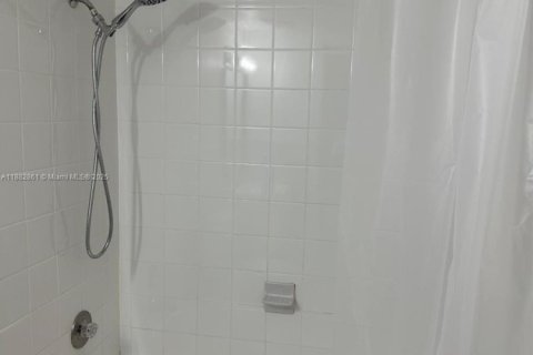 Condominio en alquiler en Fort Myers, Florida, 2 dormitorios № 1941965 - foto 24