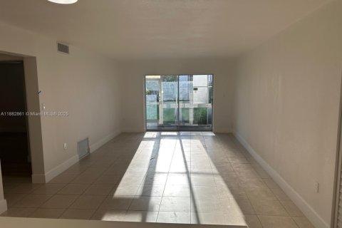 Condominio en alquiler en Fort Myers, Florida, 2 dormitorios № 1941965 - foto 16